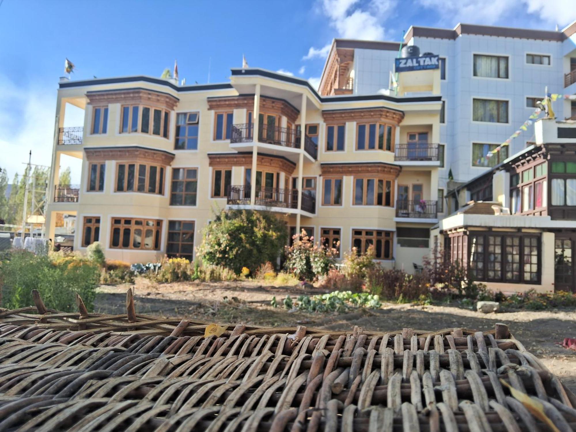 Zaltak Guest House And Hostel Leh Exterior photo